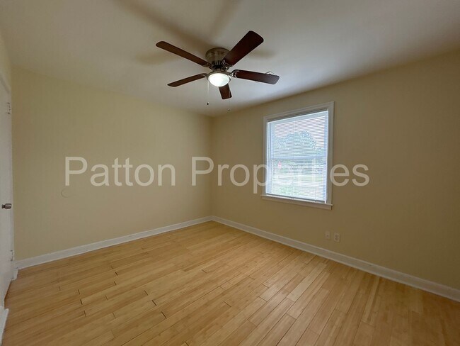 Building Photo - 999 Seminole Dr