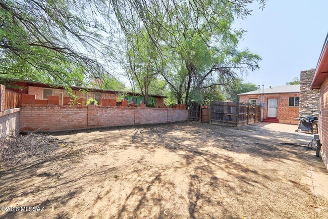 Building Photo - 1202 N Tucson Blvd