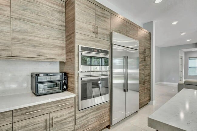 Building Photo - 17081 Five Waters Ave