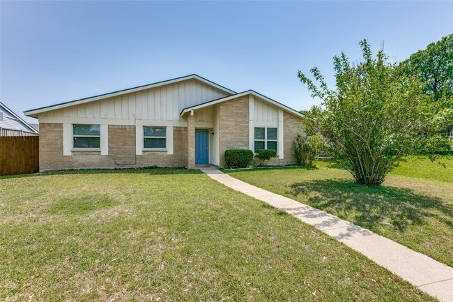 Building Photo - 2714 Churchill Way