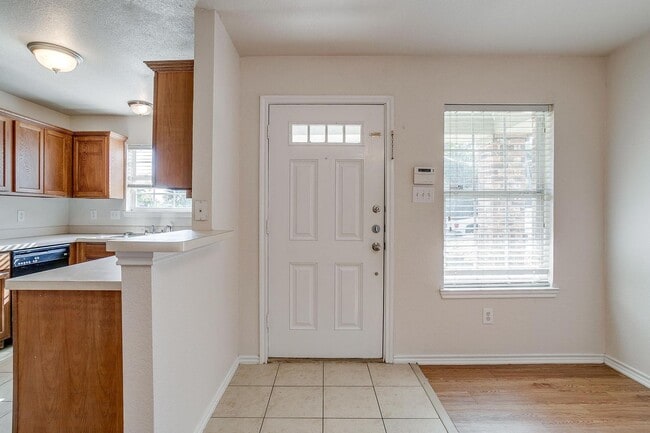 Building Photo - Half of Duplex Ready for New Tenants- 3 Bed, 2 Bath- Near the Historic Stockyards- 76164