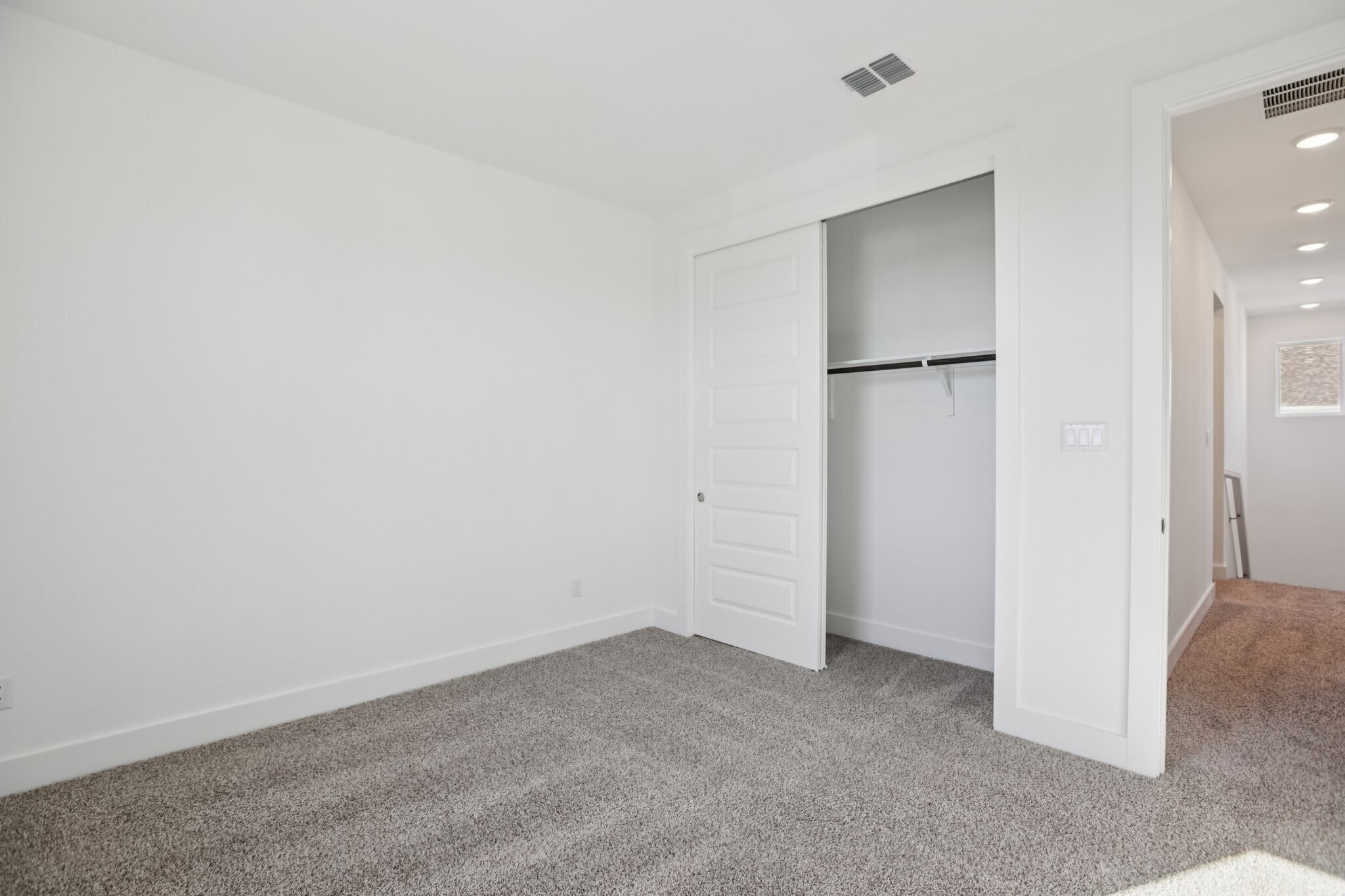 Building Photo - 1104 Yaupon Holly Dr