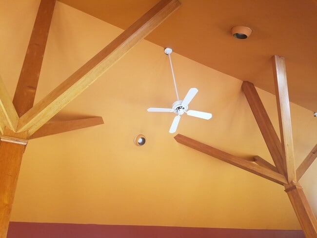 Building Photo - Single Family Home within walking distance to Quinnipiac