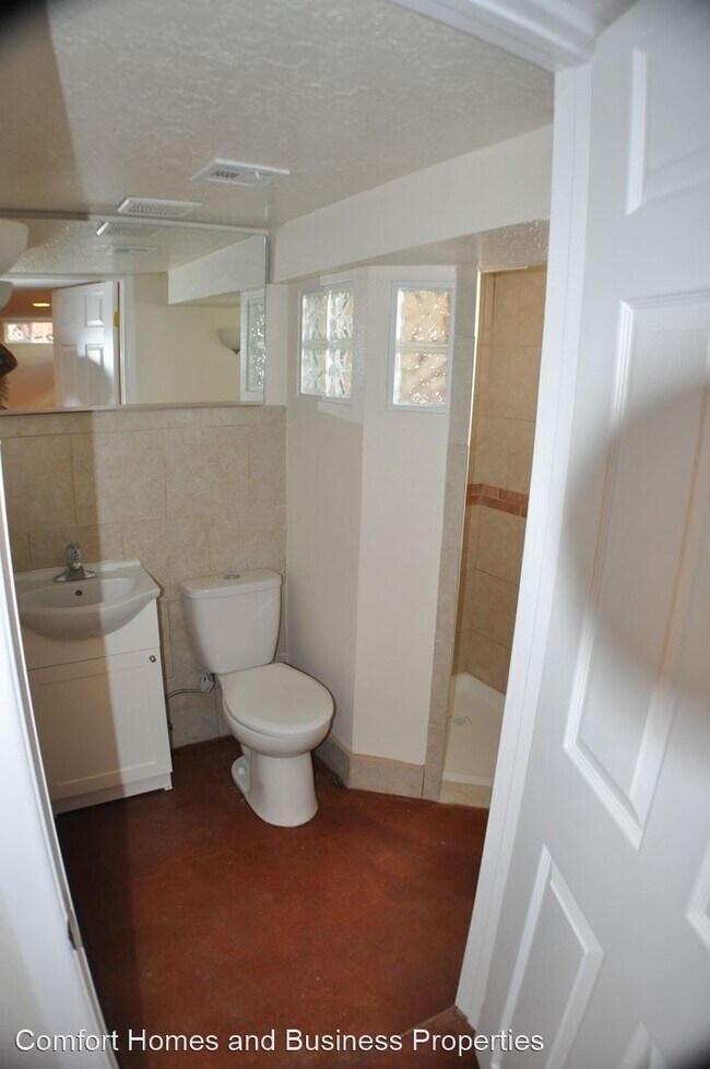 Building Photo - 4 br, 2 bath House - 201 Maple St NE