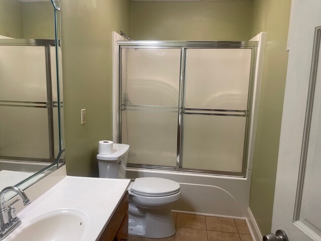 Building Photo - 1207 Cherokee Dr