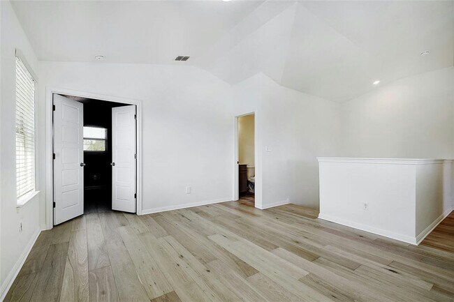 Building Photo - 216 Iron Rail Rd