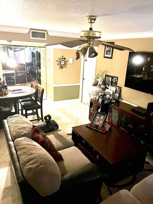 Building Photo - 600 Executive Center Dr