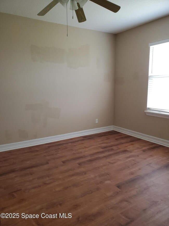 Building Photo - 1045 Venetian Dr