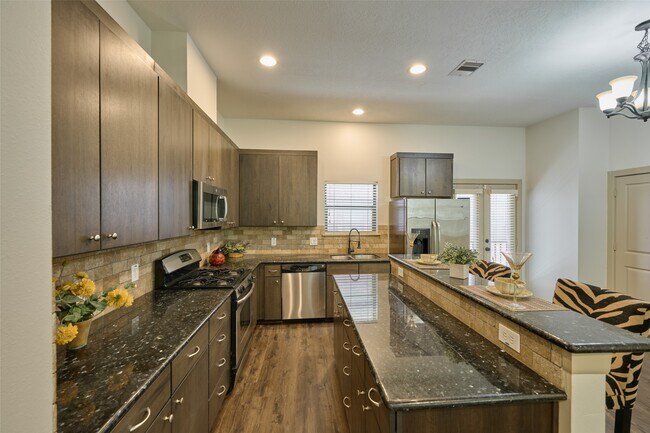 Building Photo - 2422 Navigation Blvd