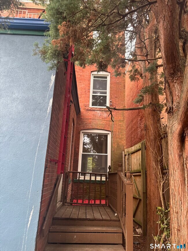 Building Photo - 277 Portsea St