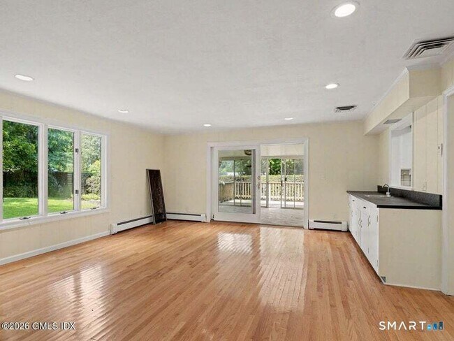 Building Photo - 5 Raphael Pl