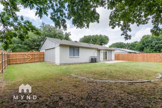 Building Photo - 3237 Chalmette Ct