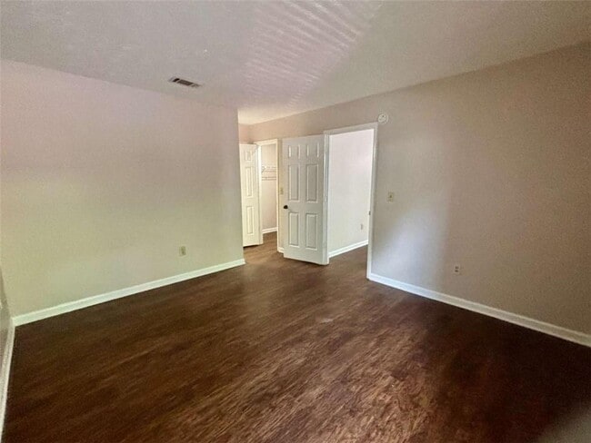 Building Photo - 3841 Woodridge Way