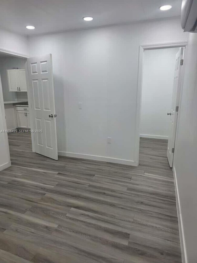 Building Photo - 23 Miami Gardens Rd