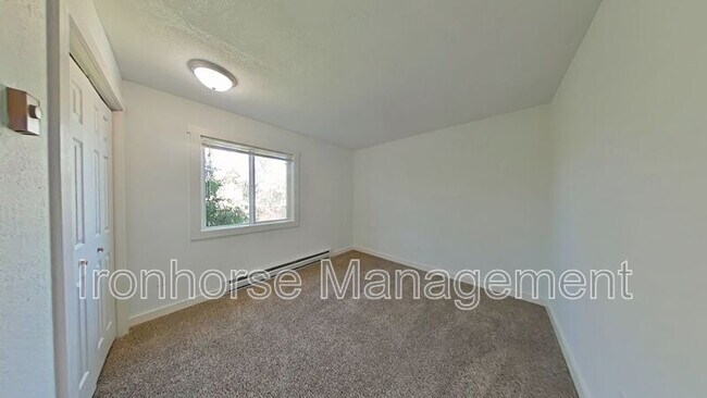 Building Photo - 119 S 15th Ave