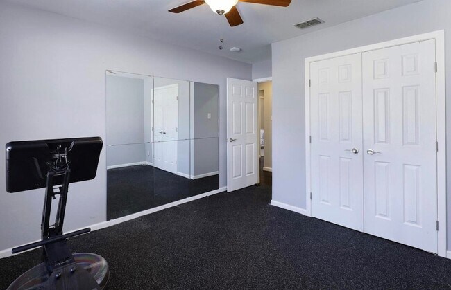 Building Photo - 10282 Vinemont St