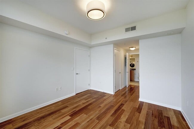 Building Photo - 54 Rainey St