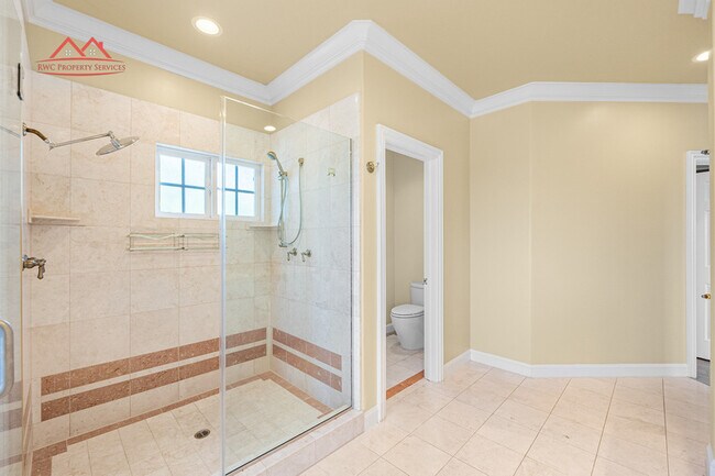 Building Photo - 5662 Country Club Pkwy