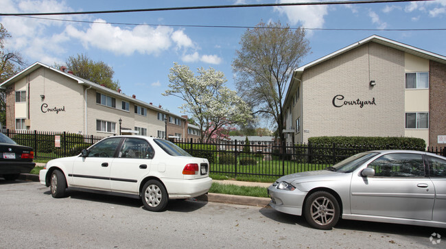 Building Photo - Courtyard Apartments