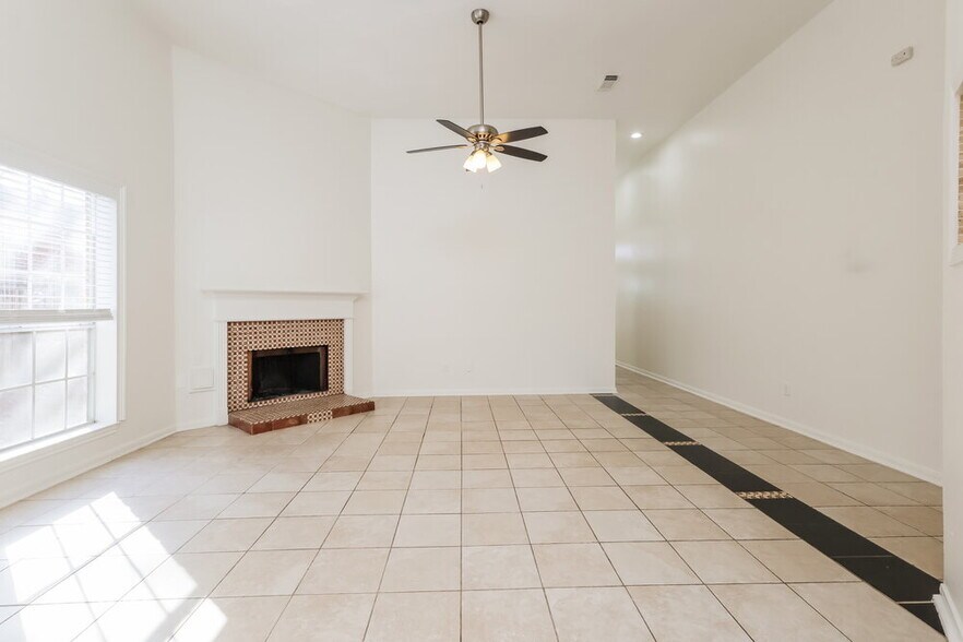 Building Photo - 1729 Fay Dr