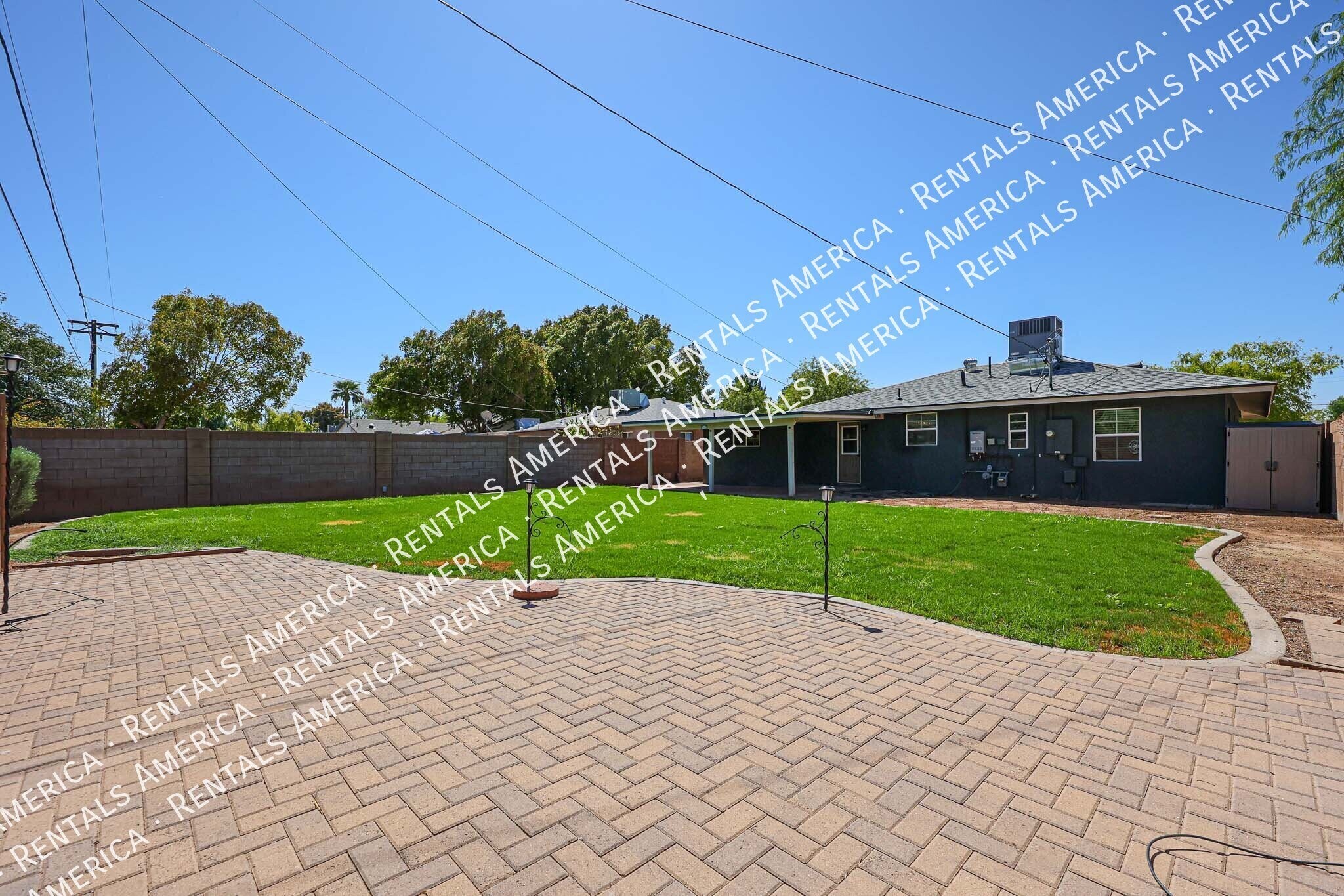 Building Photo - 1310 W Glenrosa Ave