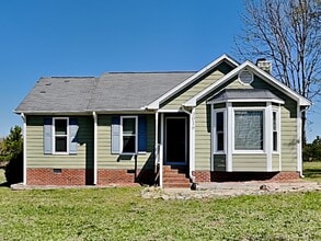 Building Photo - 3016 Lindsay Dr