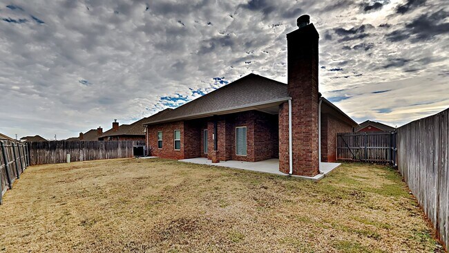 Building Photo - Beautiful 4 Bed 2 Bath Home in Mustang Schools