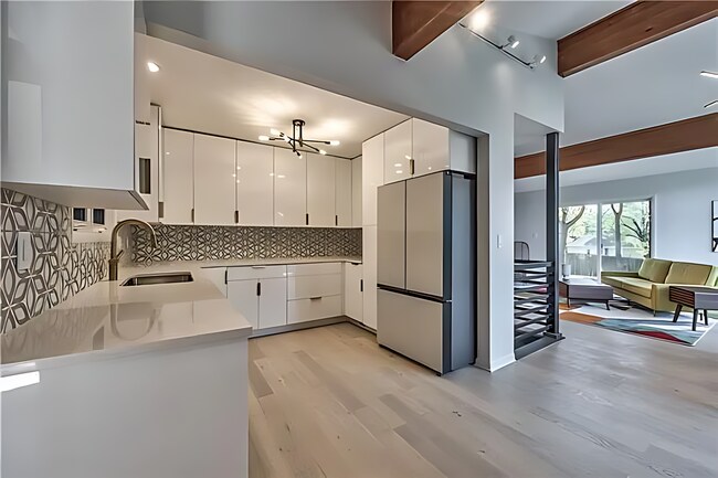 Building Photo - Wonderful Furnished Modern Home in Overlan...