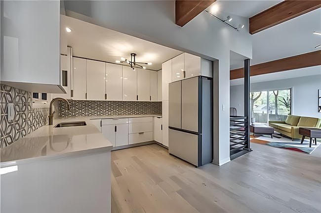 Building Photo - Wonderful Furnished Modern Home in Overland Park