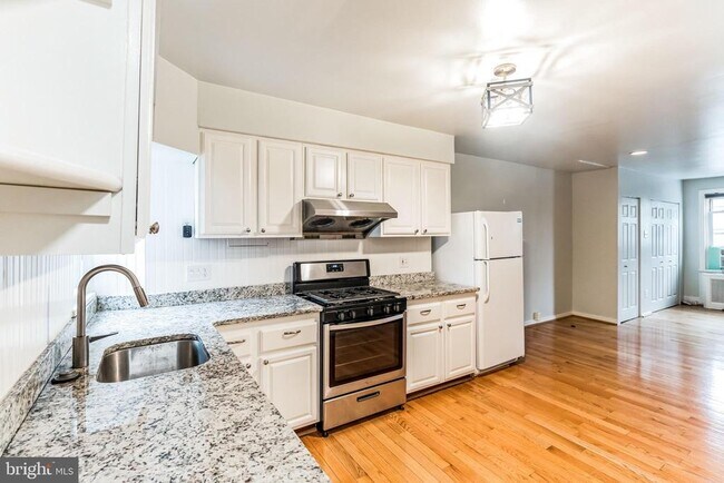 Building Photo - 1210 S 11th St