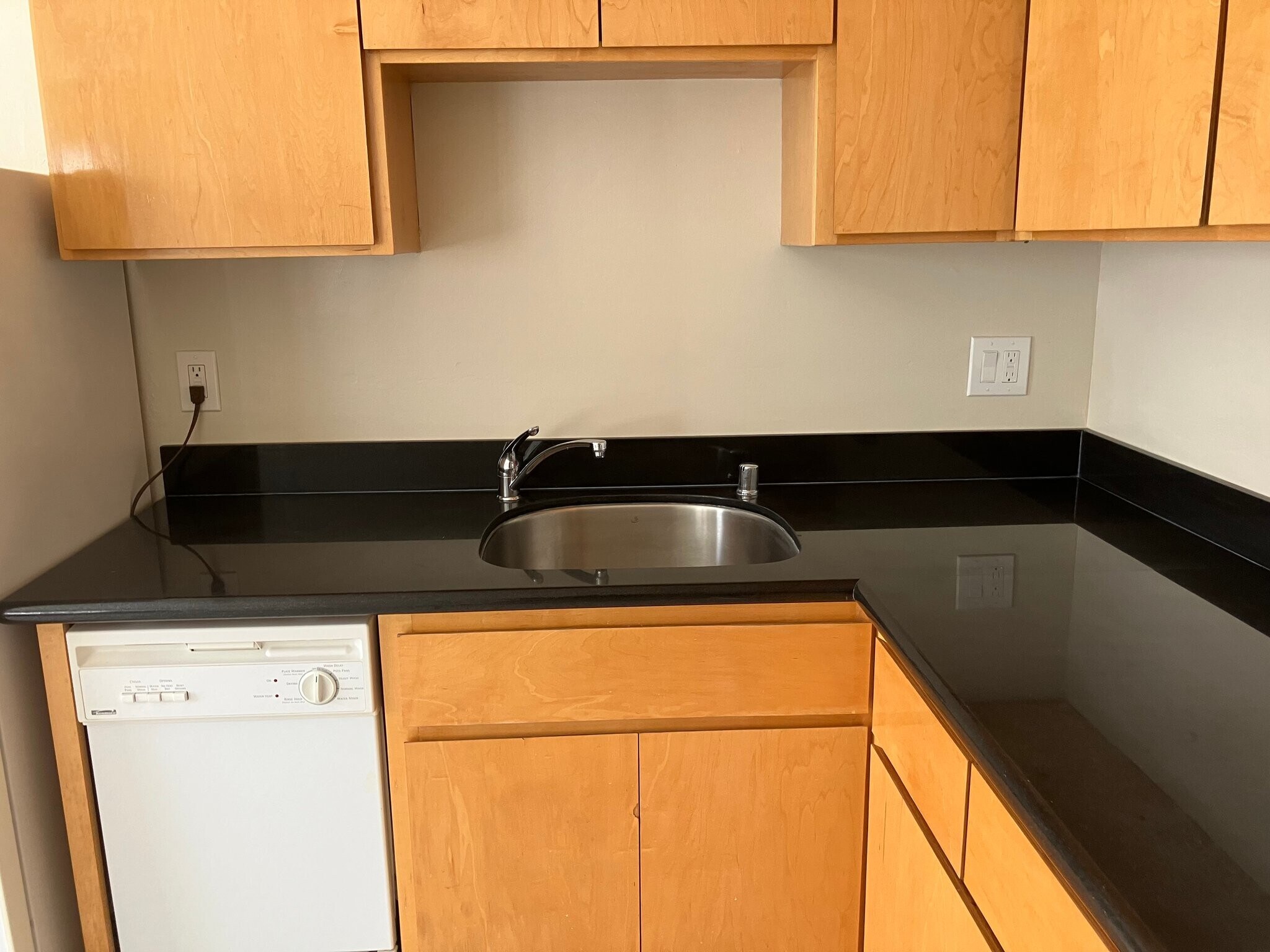 Building Photo - 2625 Ivy Dr