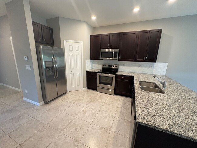 Building Photo - 3 Bed, 2 Bath Home with Screened Lanai & S...