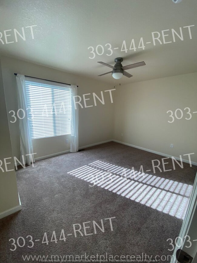 Building Photo - Beautiful & Desirable Golf Course Community!