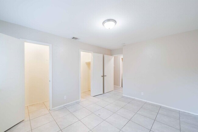 Building Photo - 1944 Nicole Cir