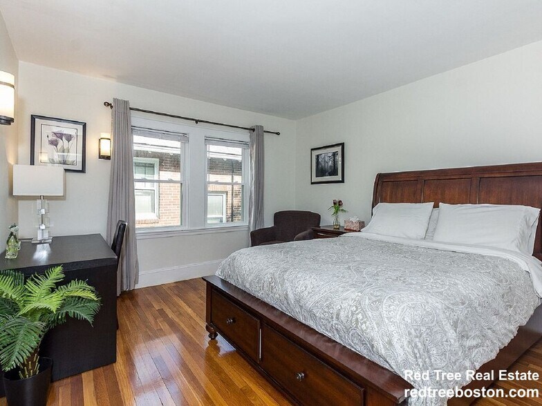 Building Photo - 33 Pershing Rd