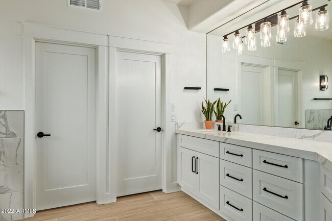 Building Photo - 13761 E Lupine Ave