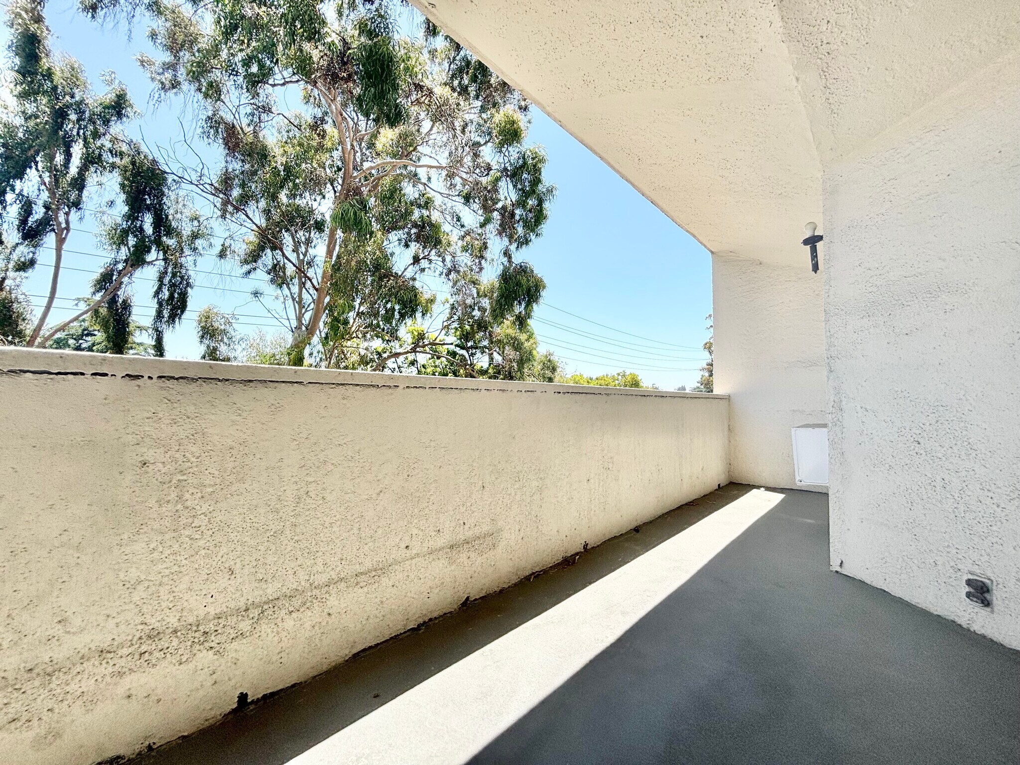 Building Photo - 3947 Los Feliz Blvd