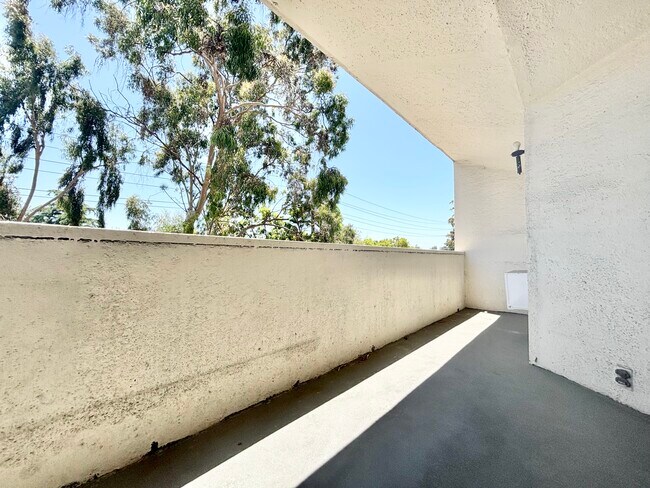 Building Photo - 3947 Los Feliz Blvd