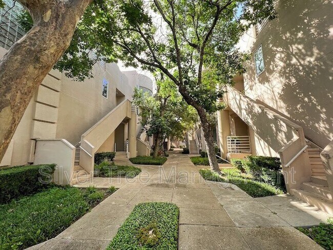 Building Photo - 4040 Avondale Ave