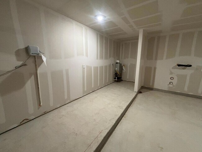 Building Photo - 275 Keefer