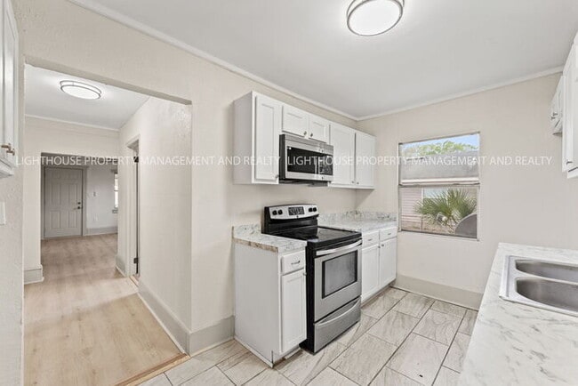 Building Photo - COMING SOON: Newly Renovated 3 Bedroom Home with Screened Porch