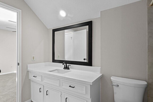 Building Photo - 10211 Sagemill Dr