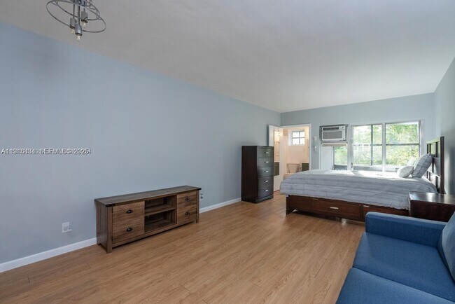 Building Photo - 6580 Santona St