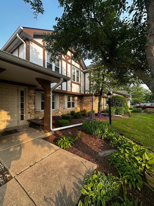 Building Photo - 1327 Coventry Cir
