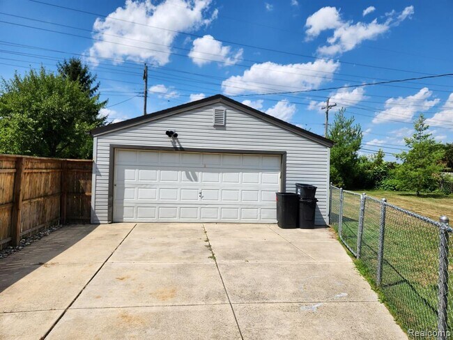 Building Photo - 30569 Westmore Dr