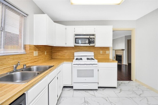 Building Photo - 13546 Cabrera Ln
