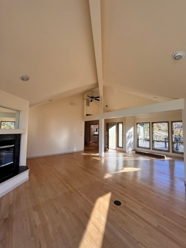 Building Photo - STUNNING VIEWS from this 3 bedroom, 2 bath home | Available end of February