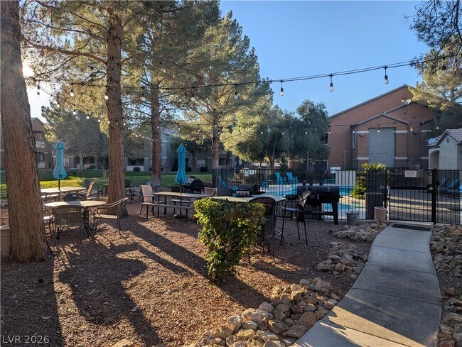 Building Photo - 555 E Silverado Ranch Blvd