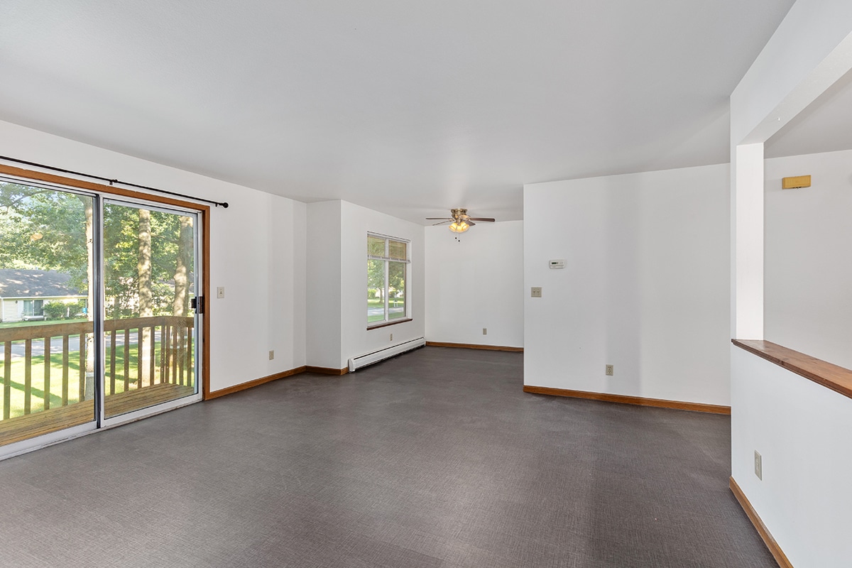 Living/dining room - 15326 Clovernook Dr