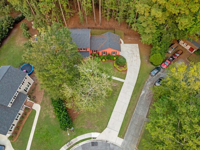 Building Photo - $300 off the first month's rent on a 12 mo...